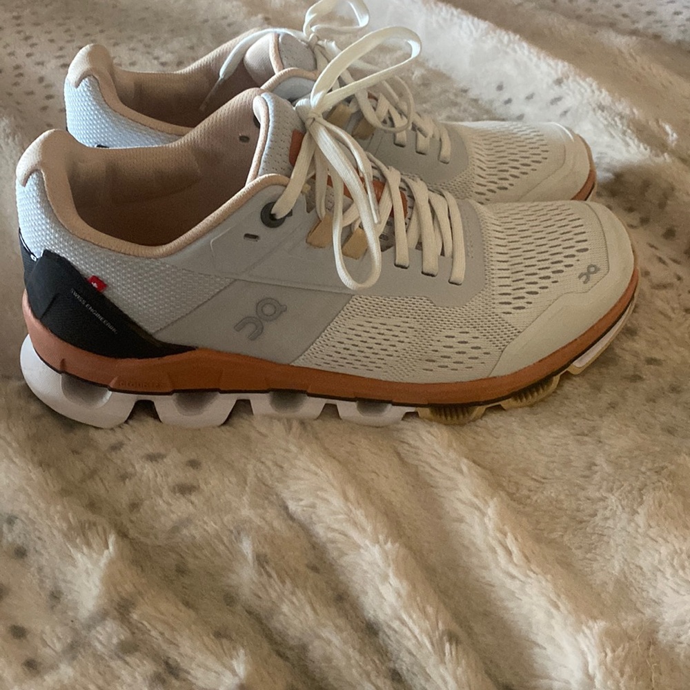 Womens On Cloudace running shoes size 7.5